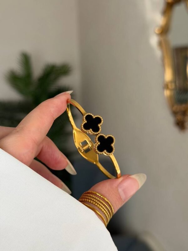 اساور