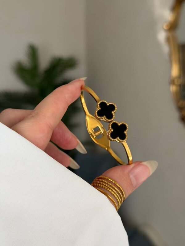 اساور